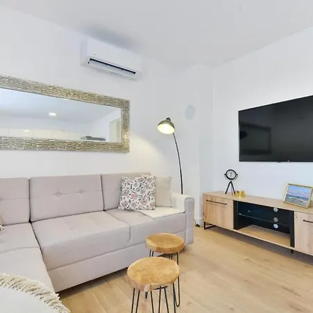 Apartamento New Modern Apt. Deluxe 50m From The Nin