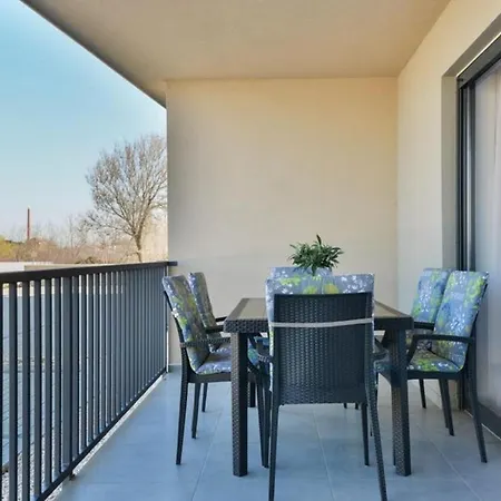 New Modern Apt. Deluxe 50m From The *
