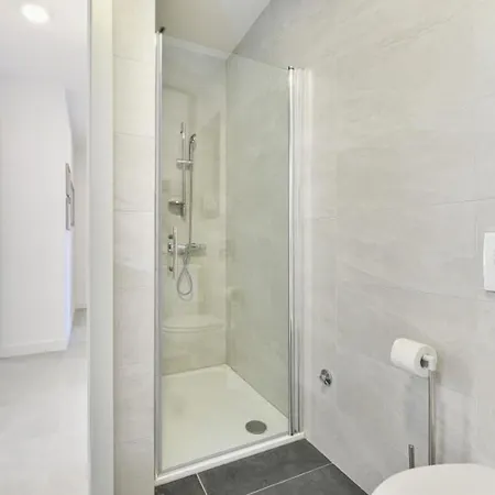 New Modern Apt. Deluxe 50m From The Apartment *